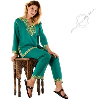 Green jabador outfit with golden embroidery
