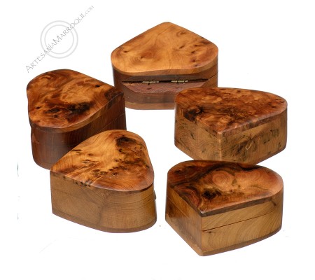 Small heart thuja wood box