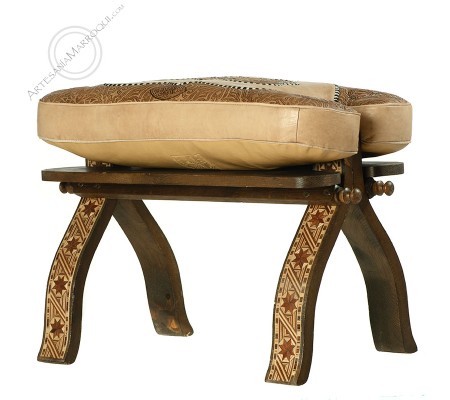 Banquetas descalzadoras y taburetesBanqueta beige