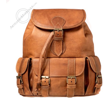 Medium leather backpack with 3 pockets