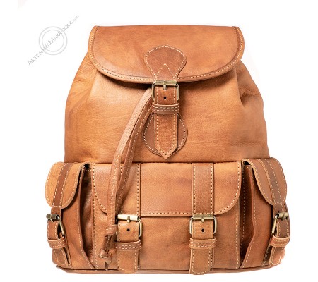 Medium leather backpack with 3 pockets