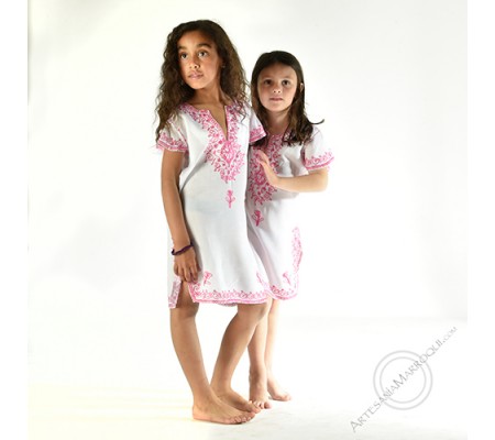 White arabic shirt with pink embroidery